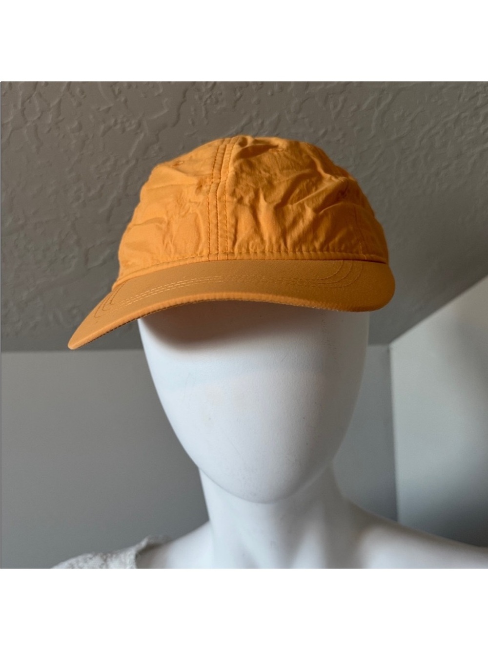 Gigi pip light orange cap one size